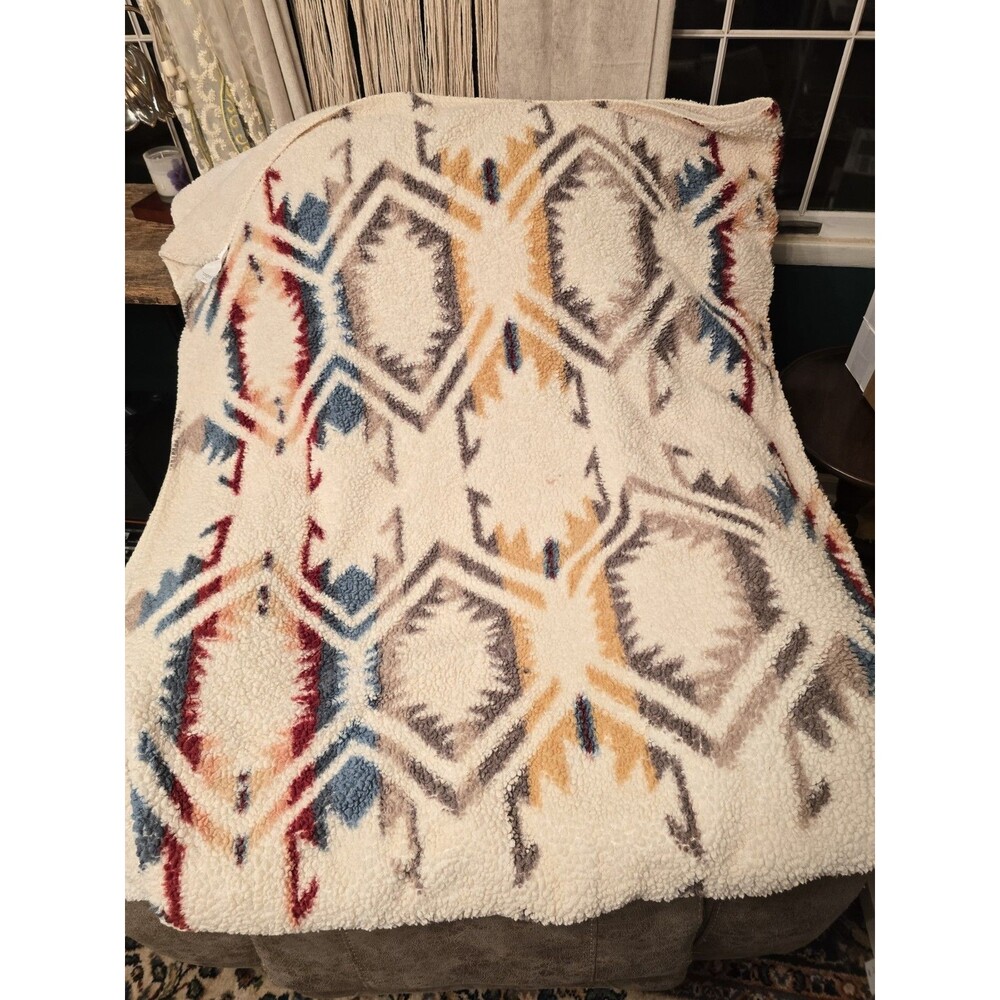Pendleton Aztec Manta Queen Blanket Sherpa, Plush Queen Size White Southwestern